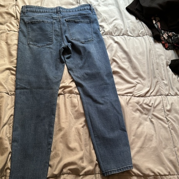 2 forever 21 jeans and 1 almost famous jeans brand ( total of 3 jeans ) - Picture 4 of 10